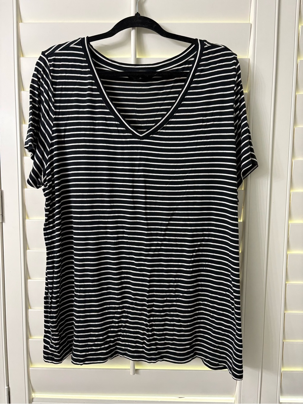 Striped V-Neck Short Sleeve Tee - Black & White